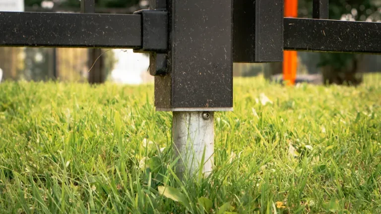pourquoi installer cloture sur pieux visses avantages